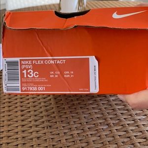 Girls new in box Nike flex contact size 13